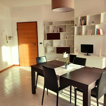 La Dolce Vita - Appartamento Con Parcheggio Privato Vicino Al Centro E All'Ospedale Asti Exteriör bild